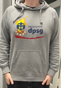 Den Pullover und das T-Shirt